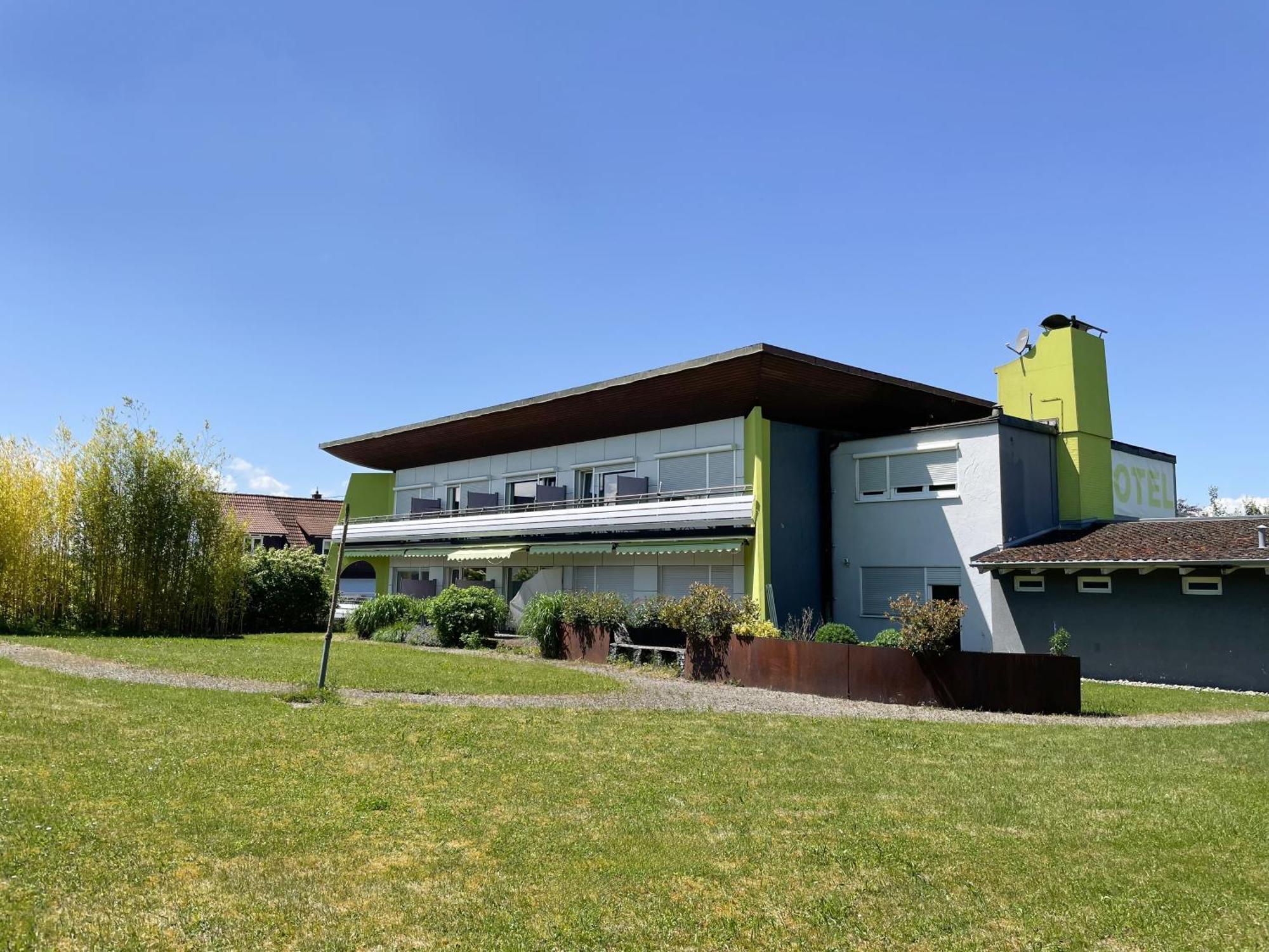 Hotel Buchberg - Moderne Apartments Bermatingen Exterior photo